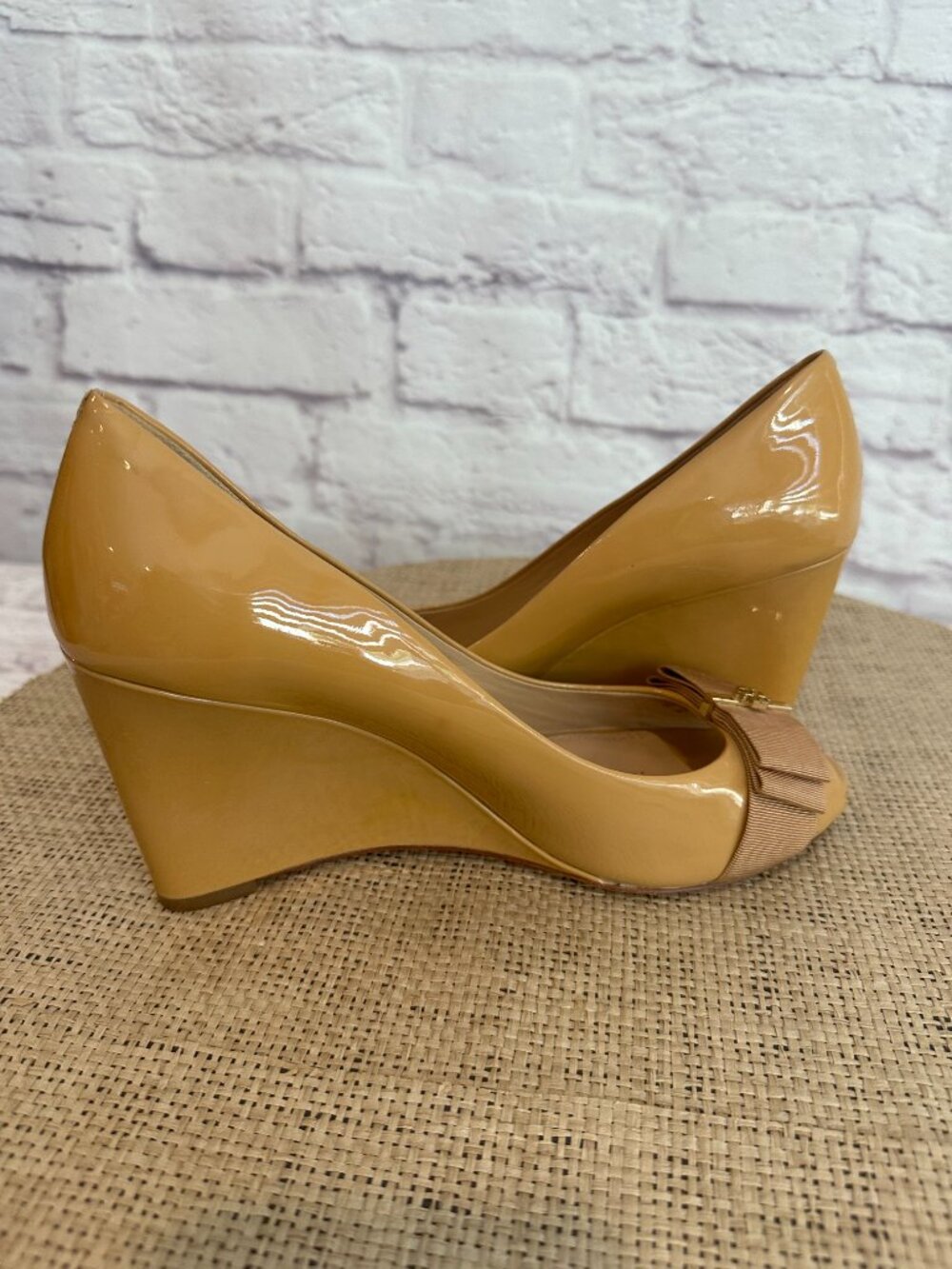 Tory Burch TRUDY gold yellow Patent Leather Wedge Pumps Bow size 9 - Picture 7 of 10